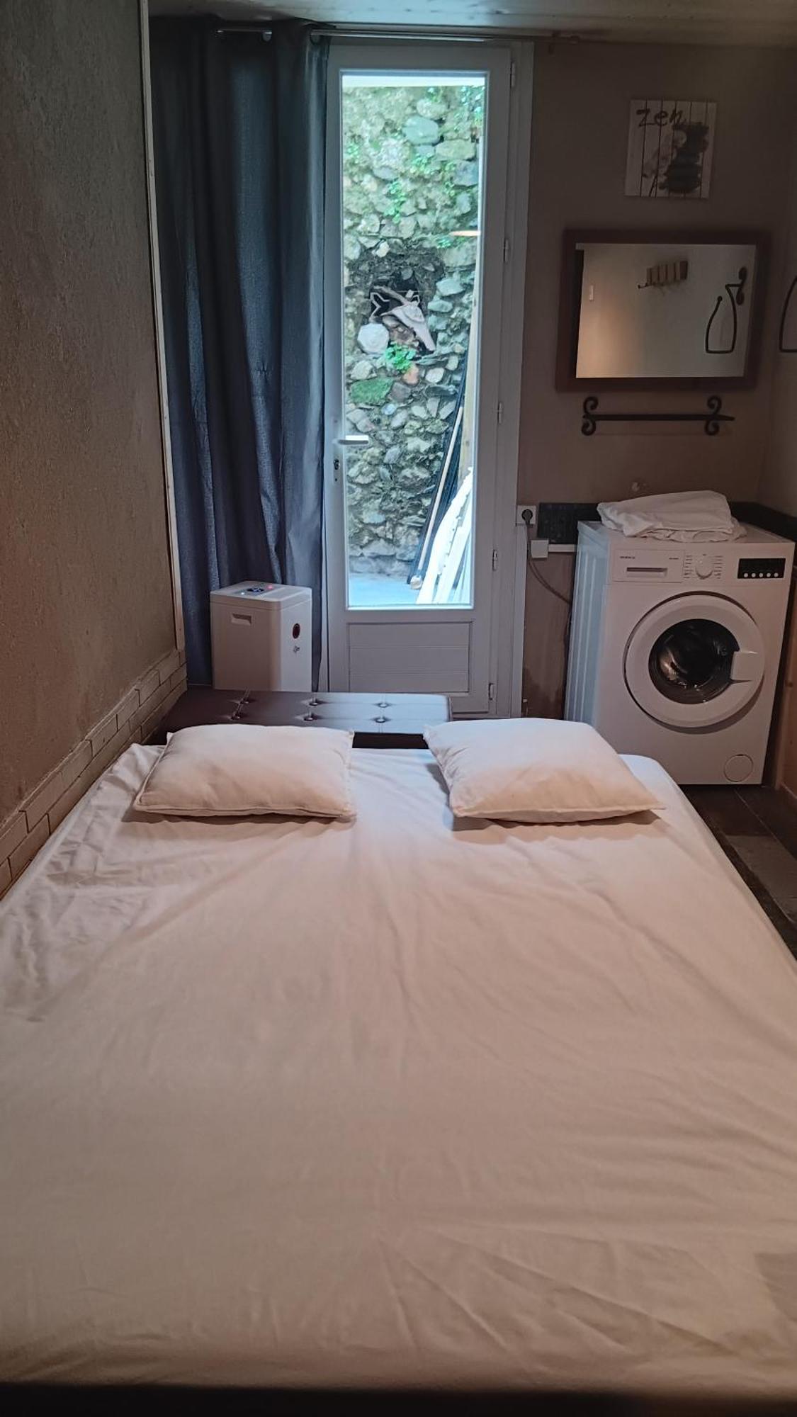 Appartement Pour 4 Personnes Dans Une Rue Tres Calme Saint-Laurent-le-Minier ภายนอก รูปภาพ